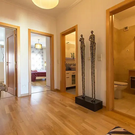 Expo Luxurious By Homing Apartment