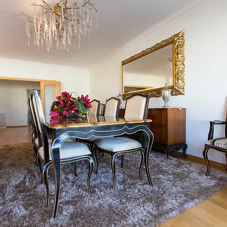 Expo Luxurious By Homing Apartment
